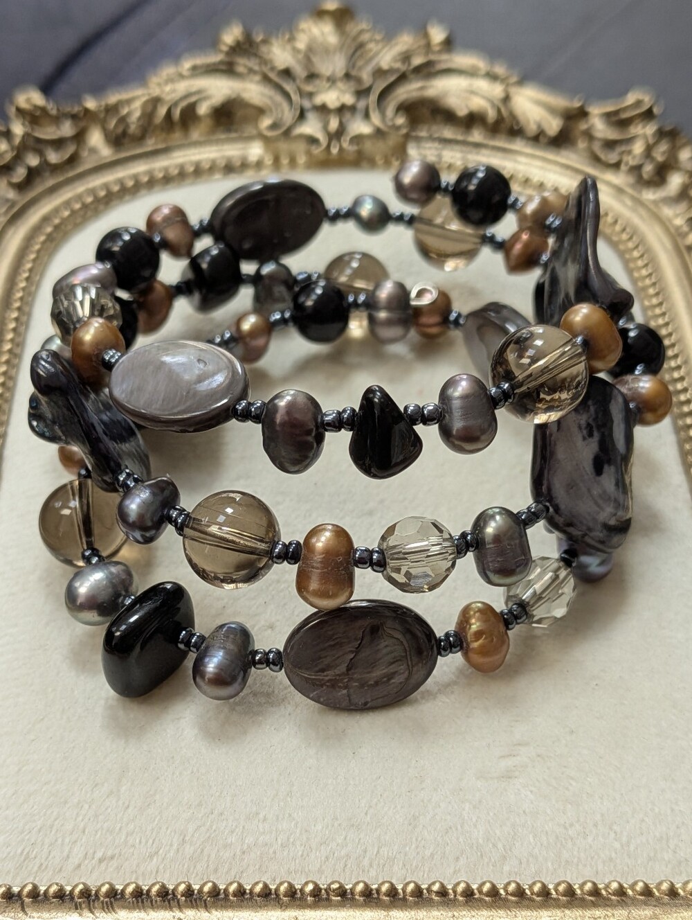Memory Wire Bracelet – Pearls, Shell & Glass Beads